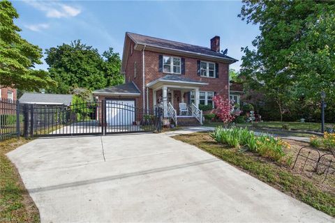 Photo of 1411 Chesapeake Avenue, Hampton, VA 23661 (MLS # 10636604)