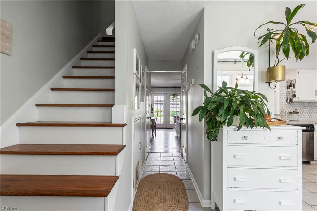 533 Pine Tops CT