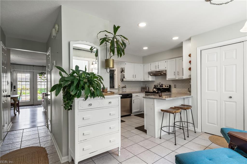 533 Pine Tops CT