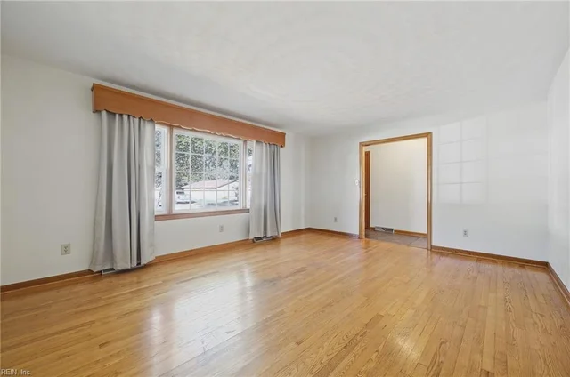 103 Garrett Drive, photo 4 of 25