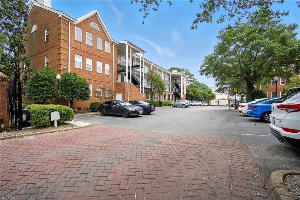Photo of 101 Westover Avenue #201, Norfolk, VA 23507 (MLS # 10612209)
