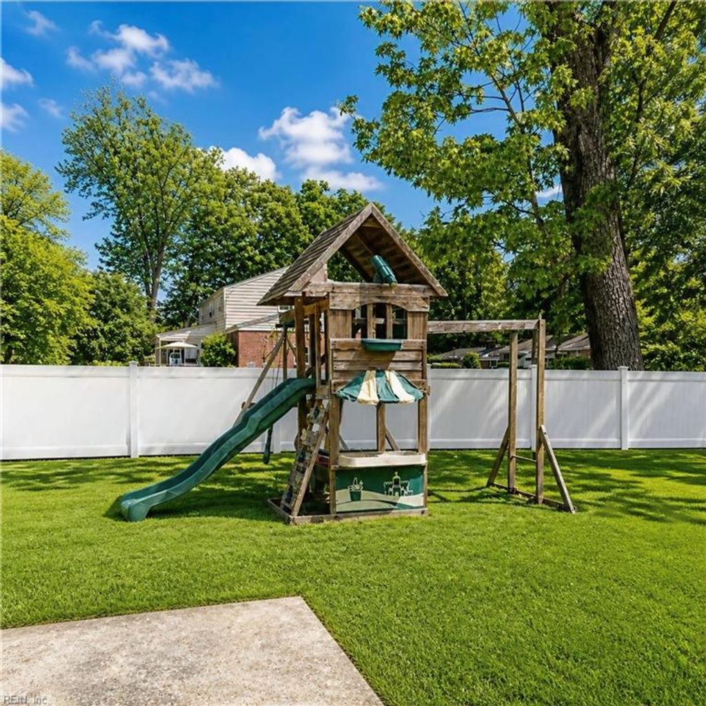 Photo of 17 Warren Drive, Newport News, VA 23608 (MLS # 10632956)
