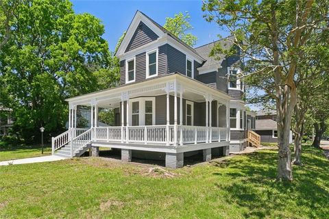 Single Family Residence in Hampton VA 4411 Victoria Boulevard 5.jpg
