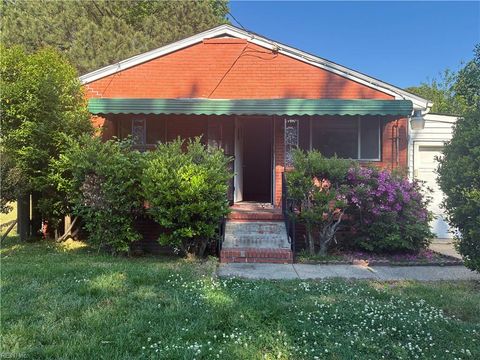 Photo of 608 Edinburg Avenue, Chesapeake, VA 23324 (MLS # 10631630)