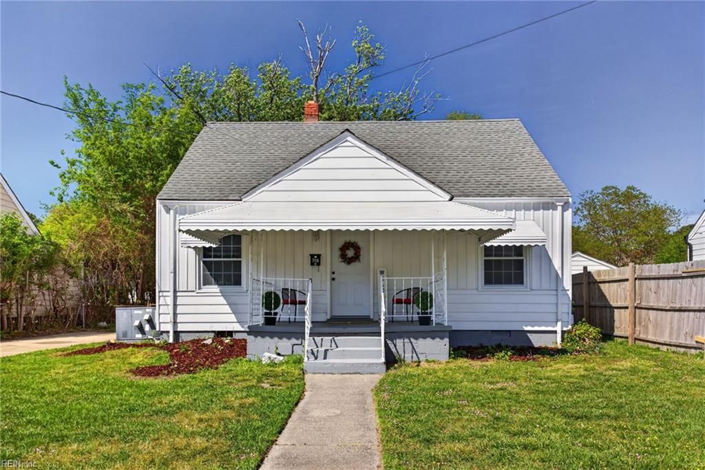 Photo of 706 Newport News Avenue, Hampton, VA 23669 (MLS # 10630261)