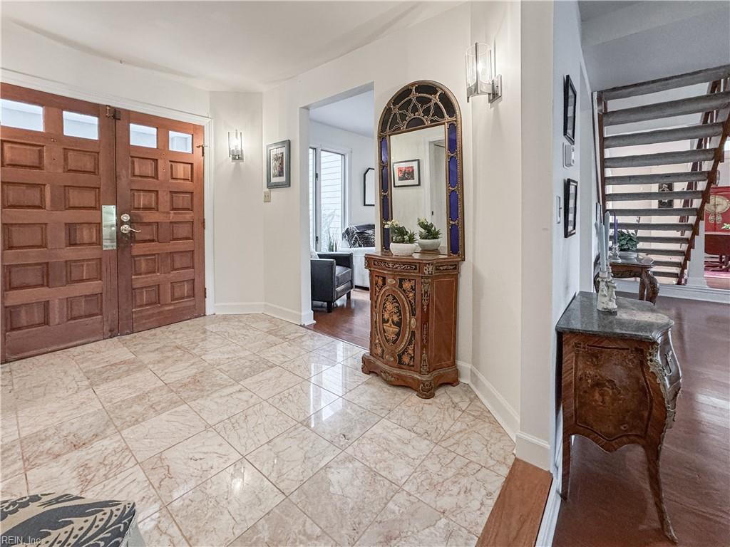 557 Susan Constant DR