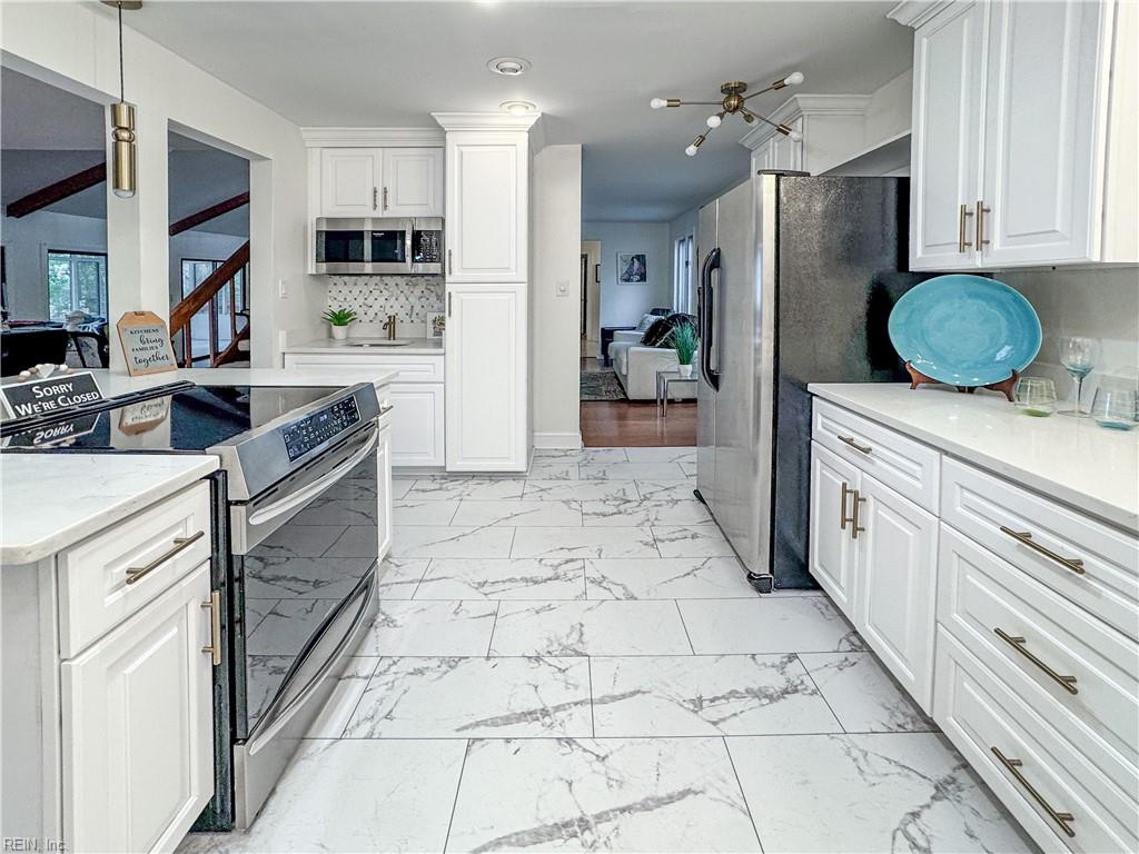 557 Susan Constant DR