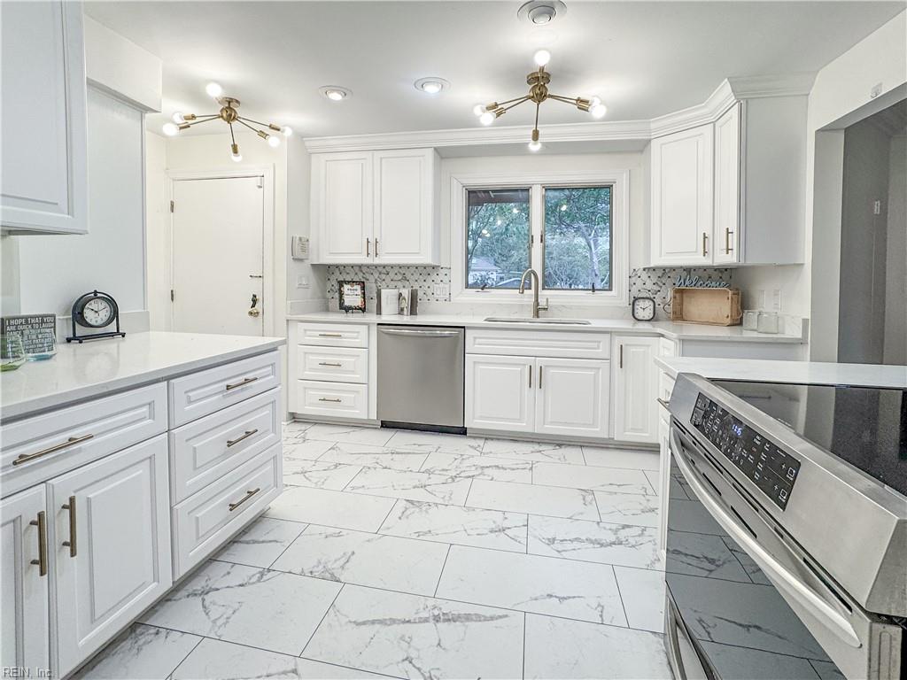 557 Susan Constant DR