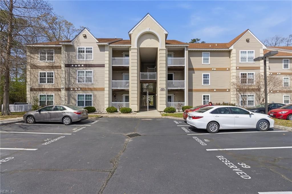 Photo of 412 Egret Landing #303, Virginia Beach, VA 23454 (MLS # 10627053)