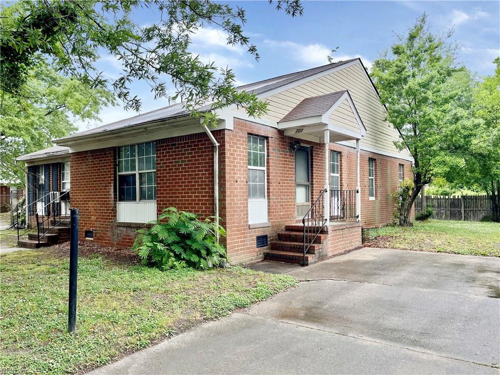 702 Howard PL