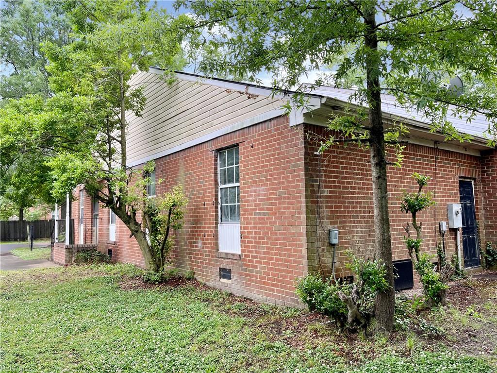 702 Howard PL