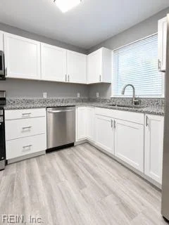 522 Lasalle Avenue, photo 3 of 16