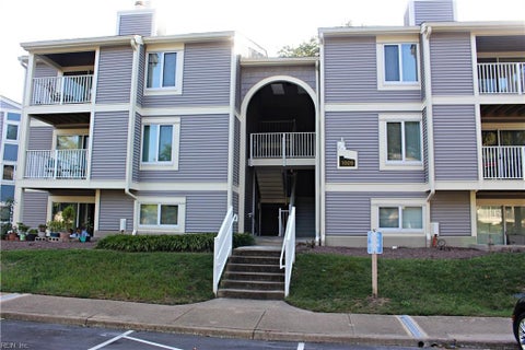 Photo of 1009 Autumn Woods Lane #111, Virginia Beach, VA 23454 (MLS # 10639706)