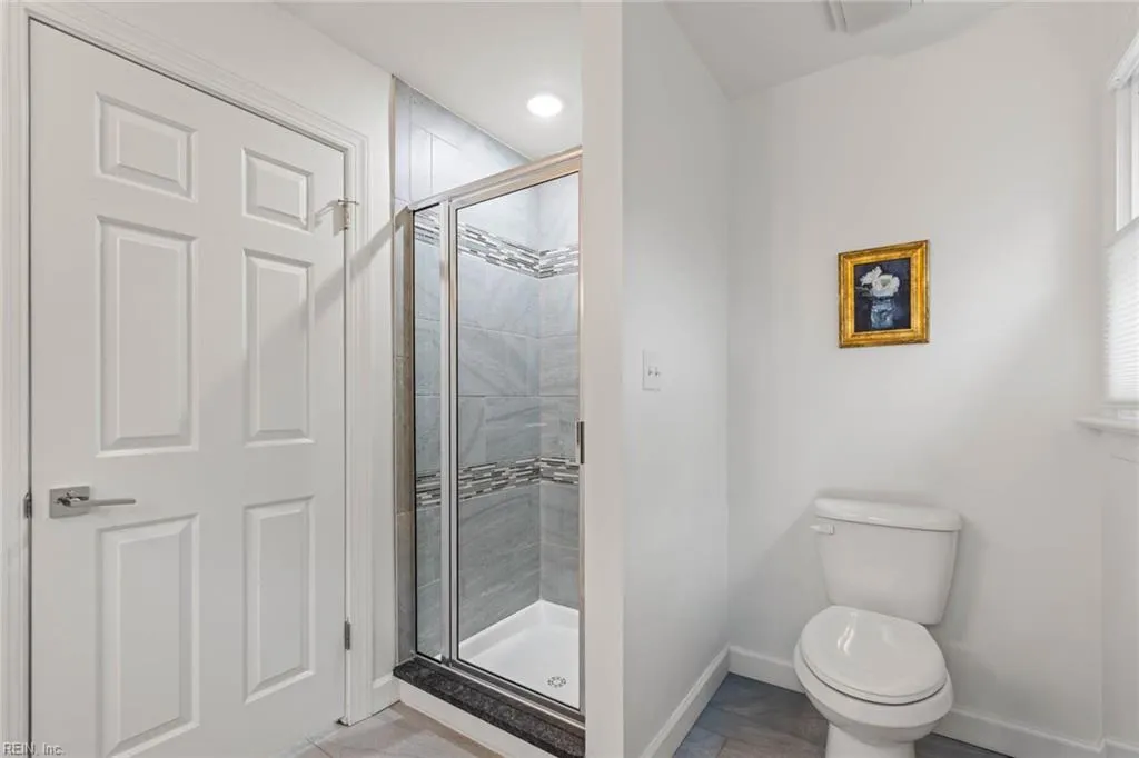 Virginia Beach, Virginia 23454, United States, 5 Bedrooms Bedrooms, ,4 BathroomsBathrooms,Residential,Pending,77899