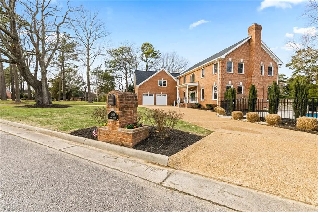 Virginia Beach, Virginia 23454, United States, 5 Bedrooms Bedrooms, ,4 BathroomsBathrooms,Residential,Pending,77899