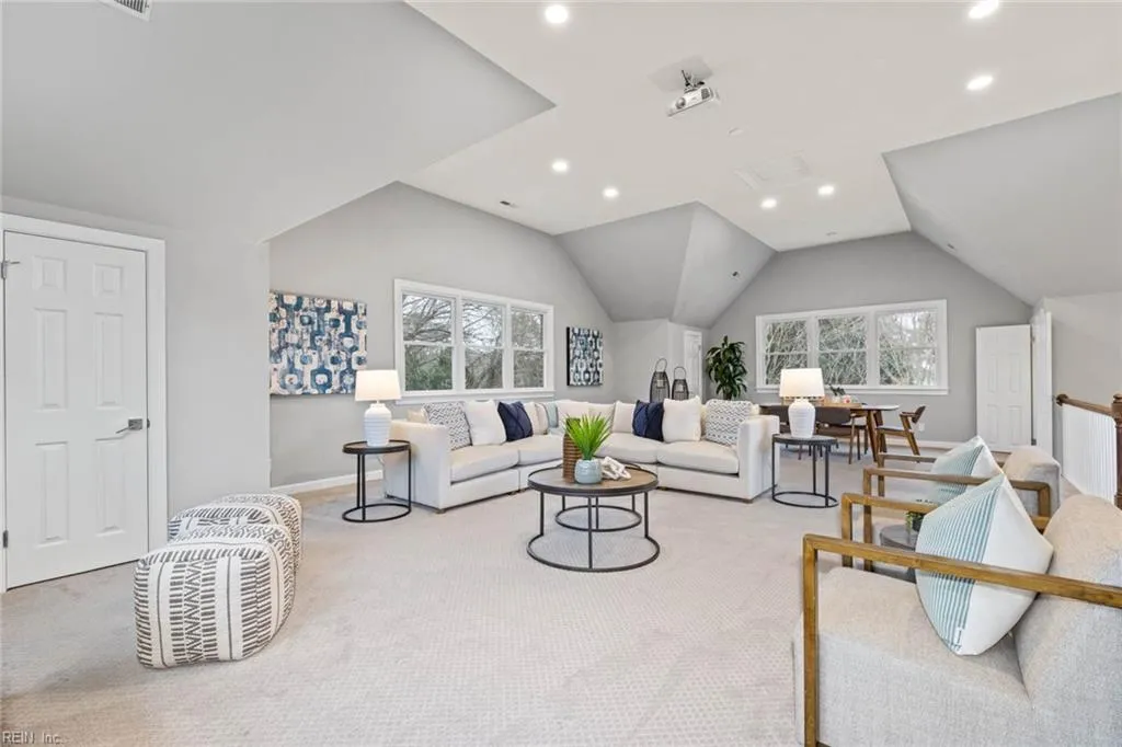 Virginia Beach, Virginia 23454, United States, 5 Bedrooms Bedrooms, ,4 BathroomsBathrooms,Residential,Pending,77899