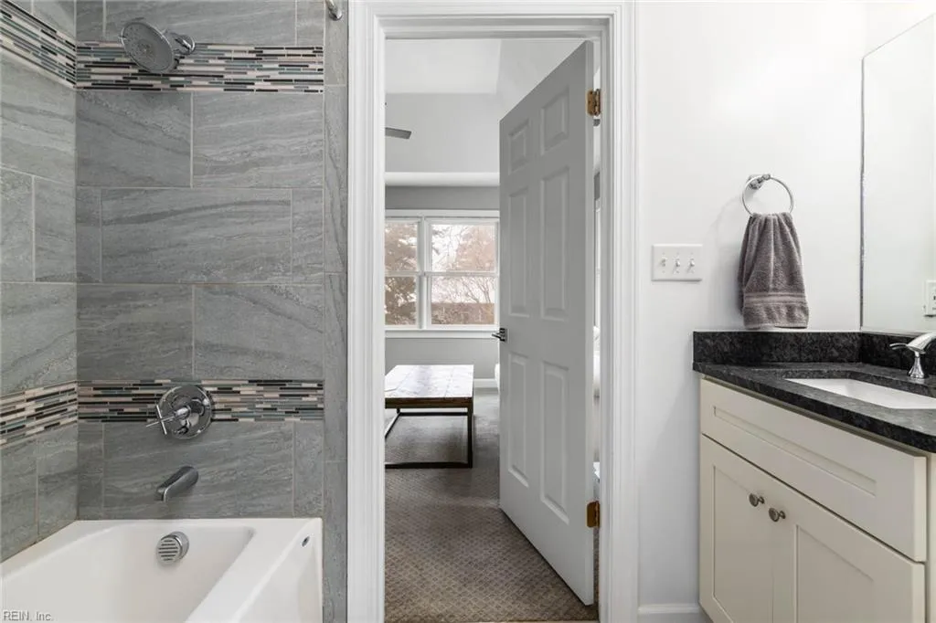 Virginia Beach, Virginia 23454, United States, 5 Bedrooms Bedrooms, ,4 BathroomsBathrooms,Residential,Pending,77899