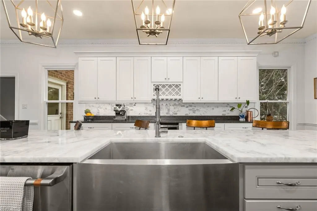 Virginia Beach, Virginia 23454, United States, 5 Bedrooms Bedrooms, ,4 BathroomsBathrooms,Residential,Pending,77899