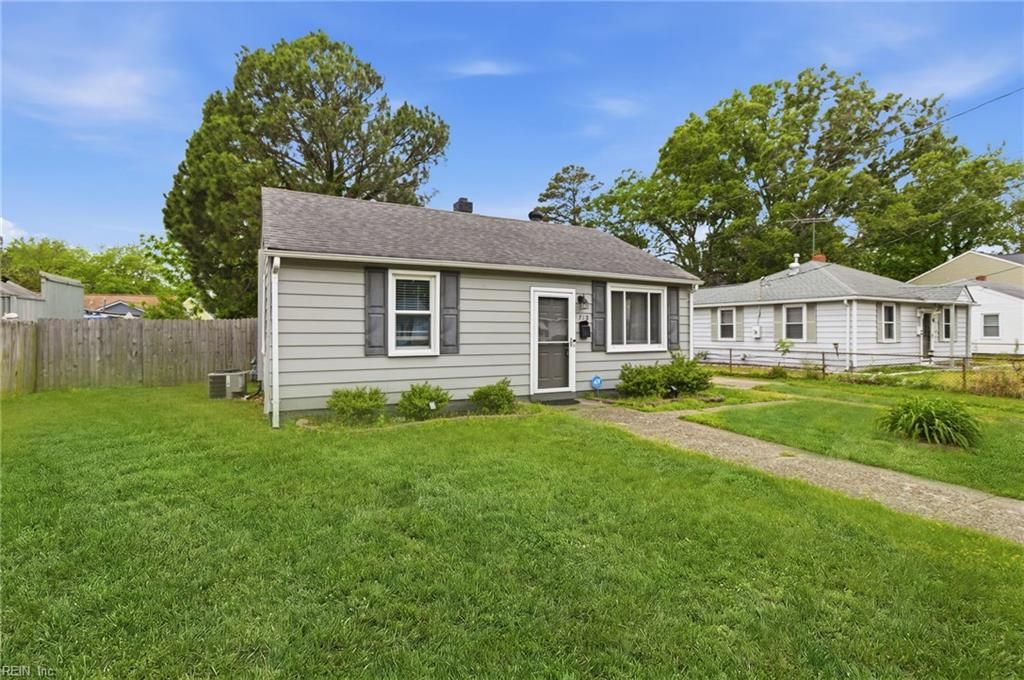 Photo of 712 Norwood Circle, Hampton, VA 23661 (MLS # 10631769)