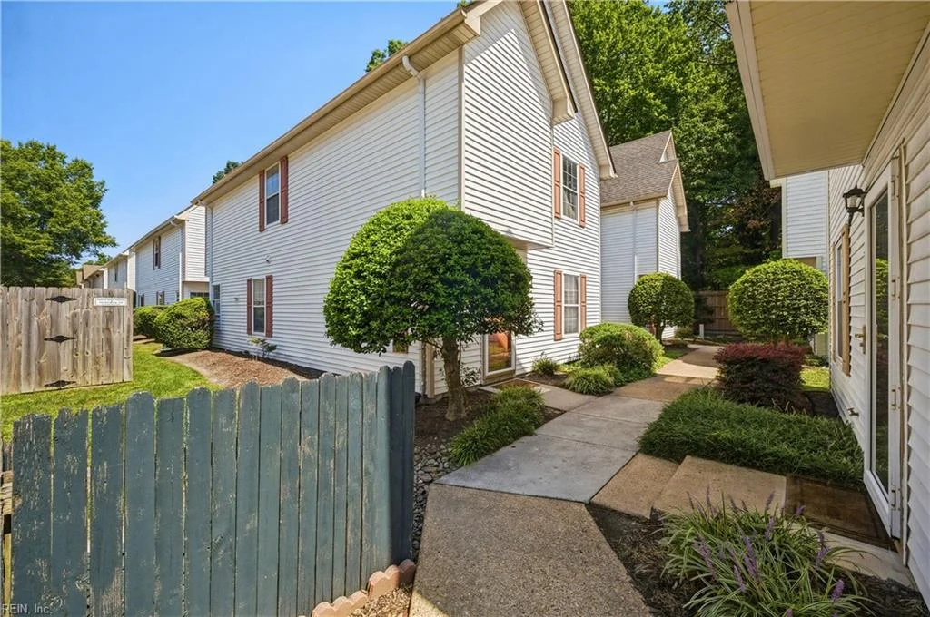 952 Gas Light Lane, Virginia Beach, VA, 23462