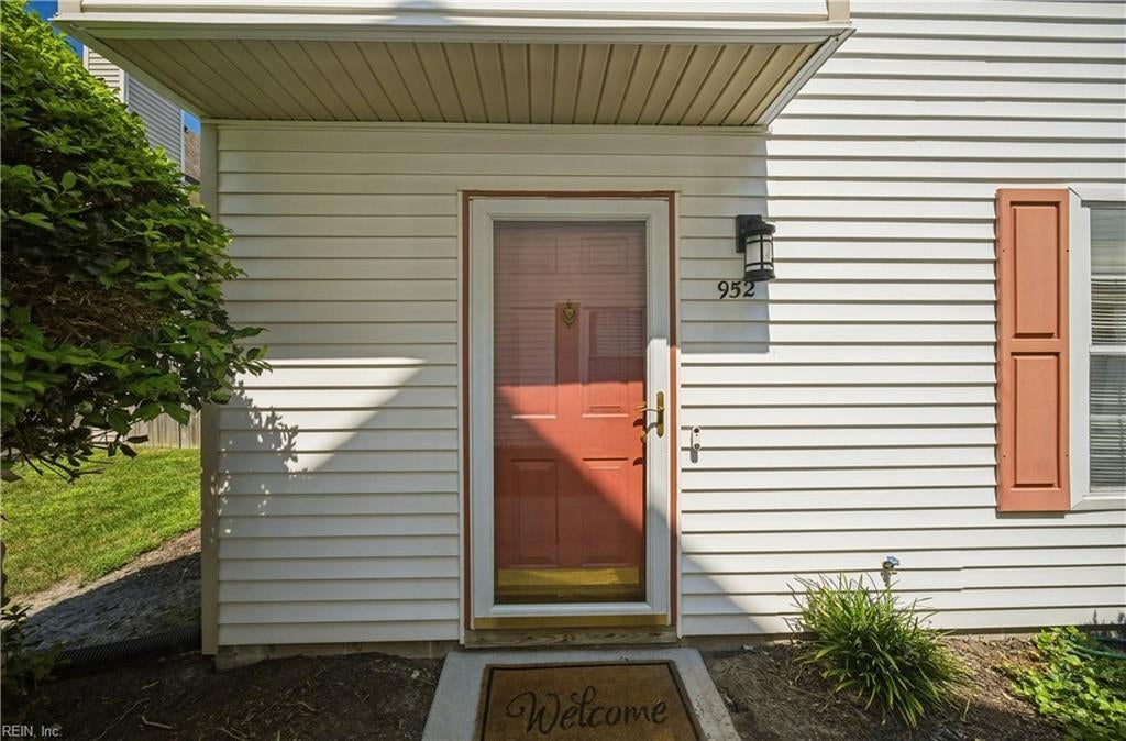 Photo of 952 Gas Light Lane, Virginia Beach, VA 23462 (MLS # 10652447)