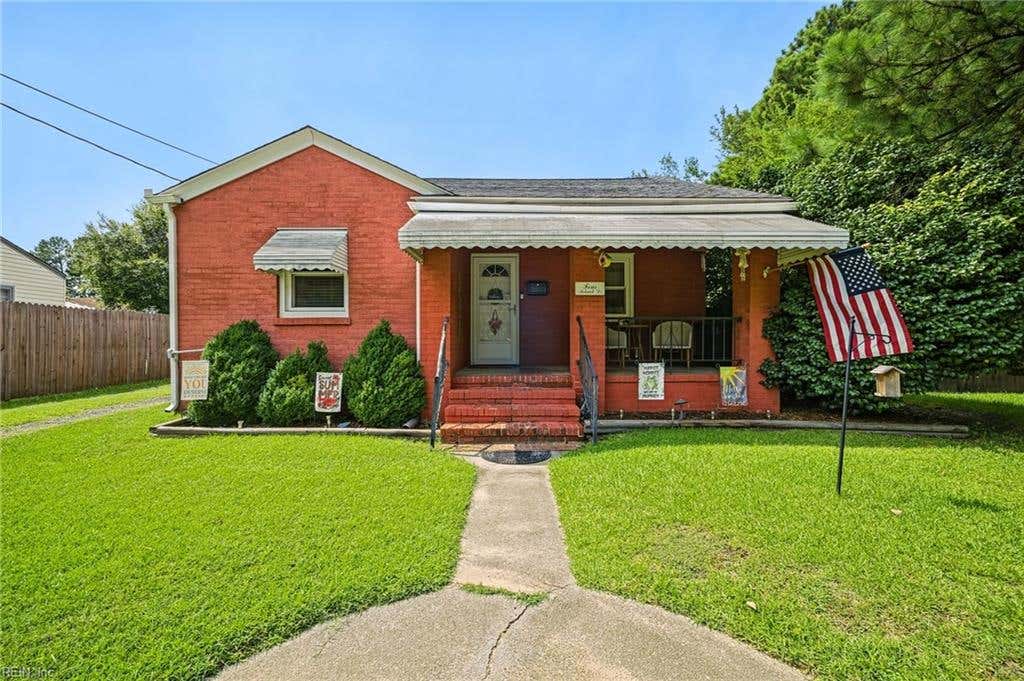 Photo of 4 Mohawk Drive, Portsmouth, VA 23701 (MLS # 10650790)