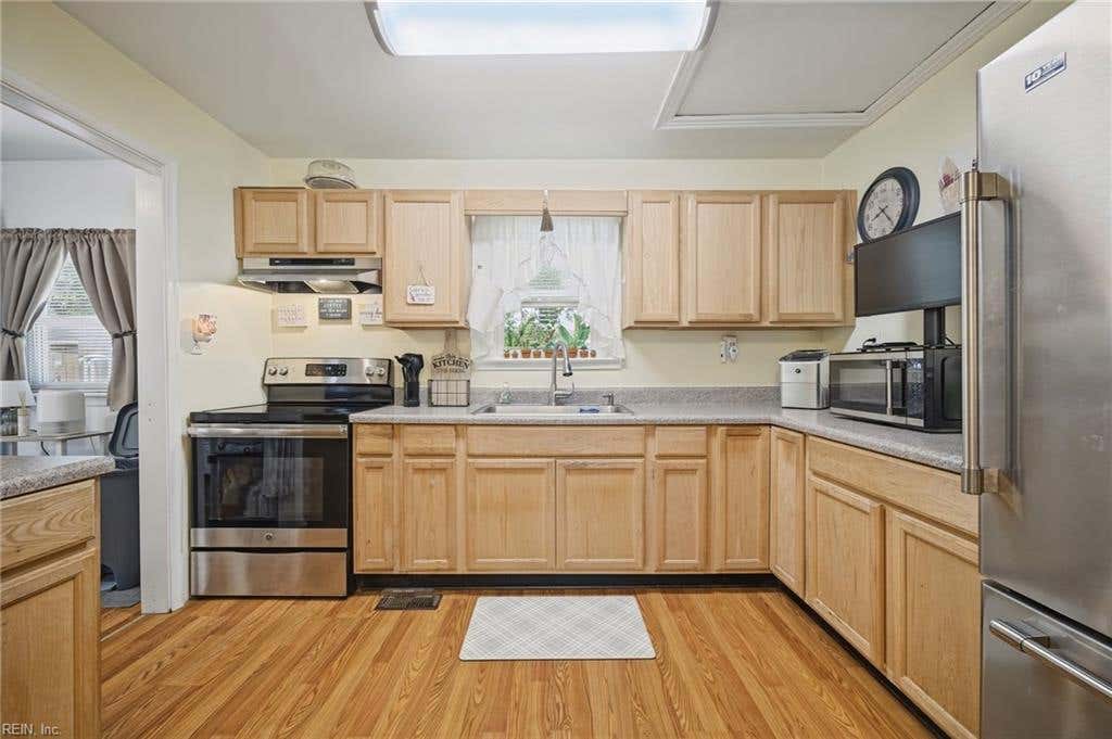 Photo of 4 Mohawk Drive, Portsmouth, VA 23701 (MLS # 10650790)
