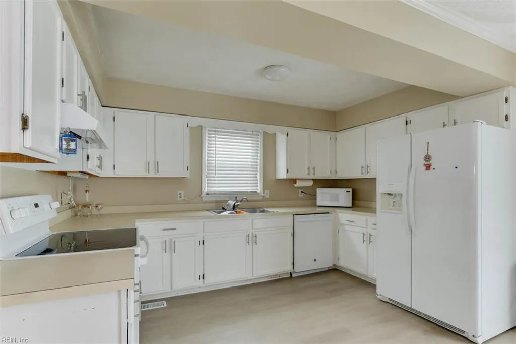 Chesapeake, Virginia 23320, United States, 3 Bedrooms Bedrooms, ,2 BathroomsBathrooms,Residential,Active,225248