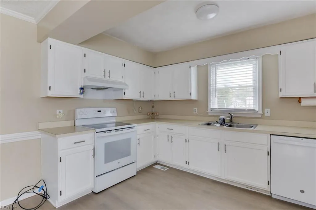 Chesapeake, Virginia 23320, United States, 3 Bedrooms Bedrooms, ,2 BathroomsBathrooms,Residential,Active,225248