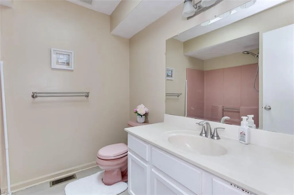 Chesapeake, Virginia 23320, United States, 3 Bedrooms Bedrooms, ,2 BathroomsBathrooms,Residential,Active,225248