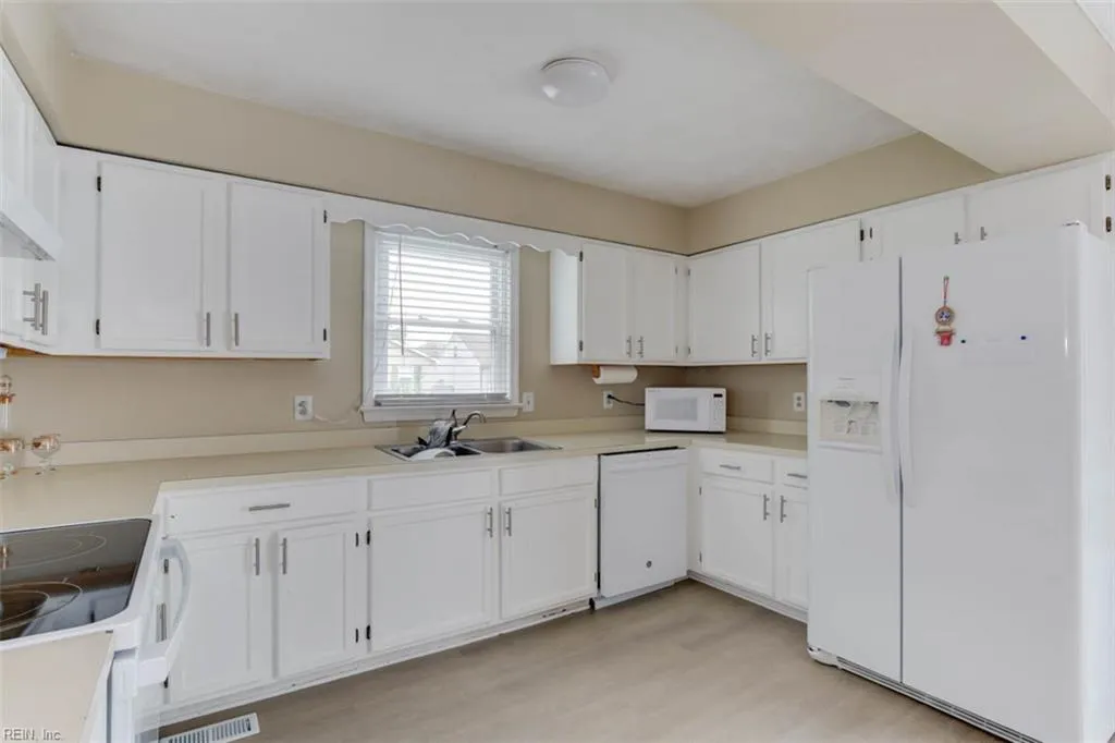 Chesapeake, Virginia 23320, United States, 3 Bedrooms Bedrooms, ,2 BathroomsBathrooms,Residential,Active,225248