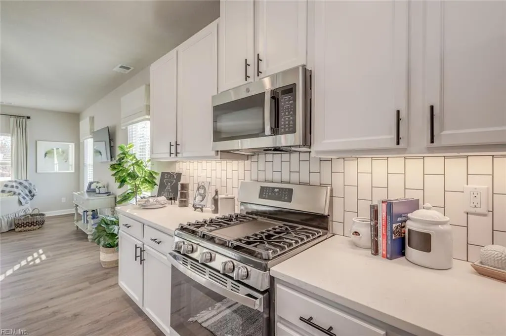 Suffolk, Virginia 23435, United States, 4 Bedrooms Bedrooms, ,4 BathroomsBathrooms,Residential,Pending,86270