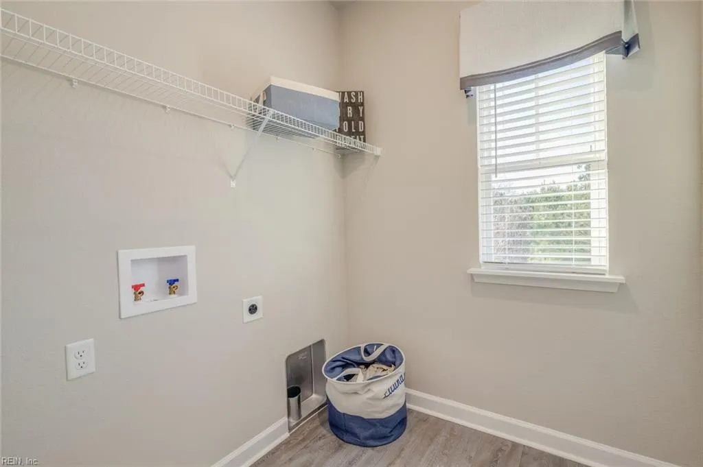 Suffolk, Virginia 23435, United States, 4 Bedrooms Bedrooms, ,4 BathroomsBathrooms,Residential,Pending,86270