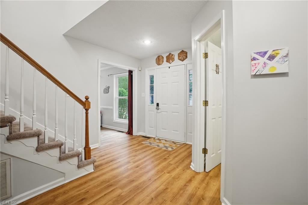 905 Edgewater DR