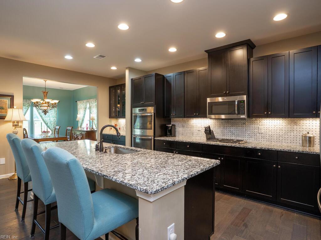 200 Oak Hill LN