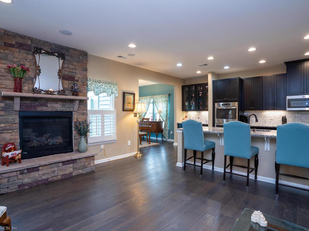 200 Oak Hill LN