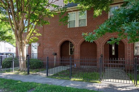 Townhouse in Norfolk VA 200 Maple Avenue.jpg