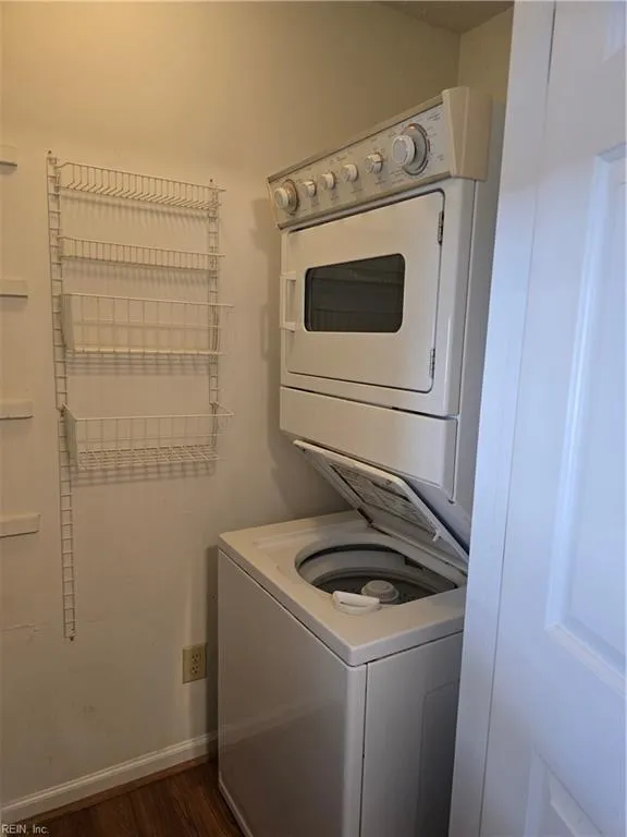 Chesapeake, Virginia 23320, United States, 2 Bedrooms Bedrooms, ,3 BathroomsBathrooms,Residential,Active,23240