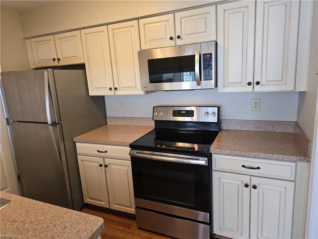 Chesapeake, Virginia 23320, United States, 2 Bedrooms Bedrooms, ,3 BathroomsBathrooms,Residential,Active,23240