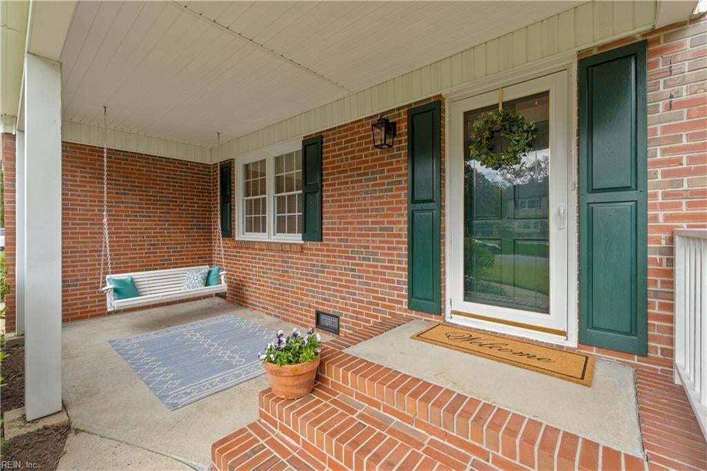 Photo of 708 Downing Lane, Virginia Beach, VA 23452 (MLS # 10659322)