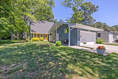 Photo of 14 Huguenot Road, Newport News, VA 23606 (MLS # 10635321)