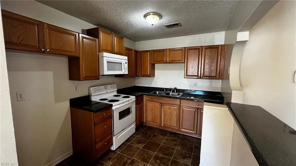 Portsmouth, Virginia 23703, United States, 3 Bedrooms Bedrooms, ,2 BathroomsBathrooms,Residential,Active,251130