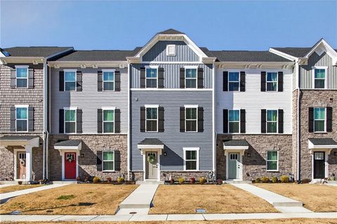 Photo of 117 Pocosin Path, Poquoson, VA 23662 (MLS # 10618368)