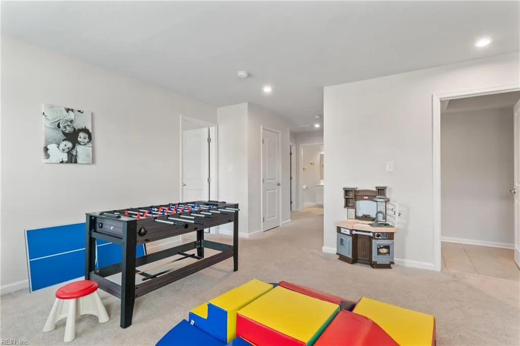 Chesapeake, Virginia 23323, United States, 5 Bedrooms Bedrooms, ,4 BathroomsBathrooms,Residential,Pending,36731