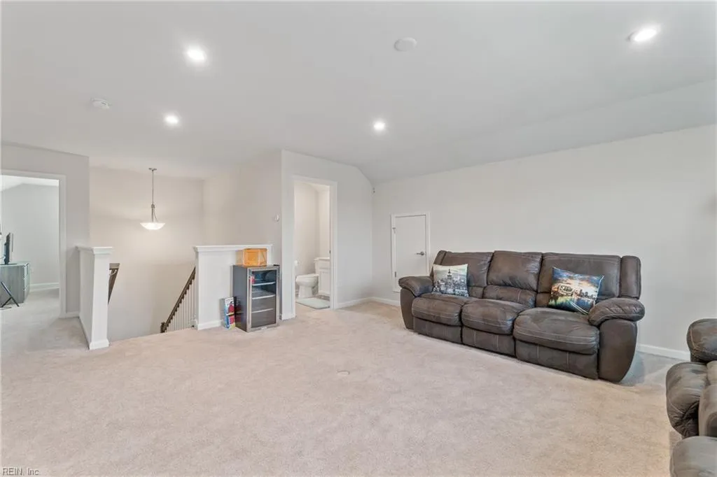 Chesapeake, Virginia 23323, United States, 5 Bedrooms Bedrooms, ,4 BathroomsBathrooms,Residential,Pending,36731