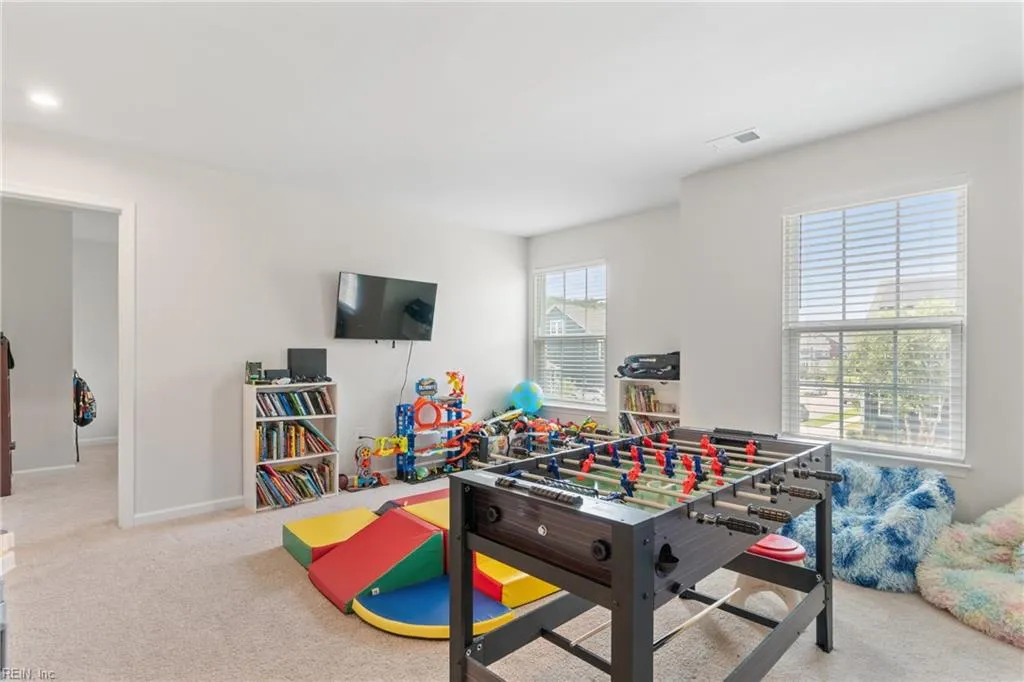 Chesapeake, Virginia 23323, United States, 5 Bedrooms Bedrooms, ,4 BathroomsBathrooms,Residential,Pending,36731