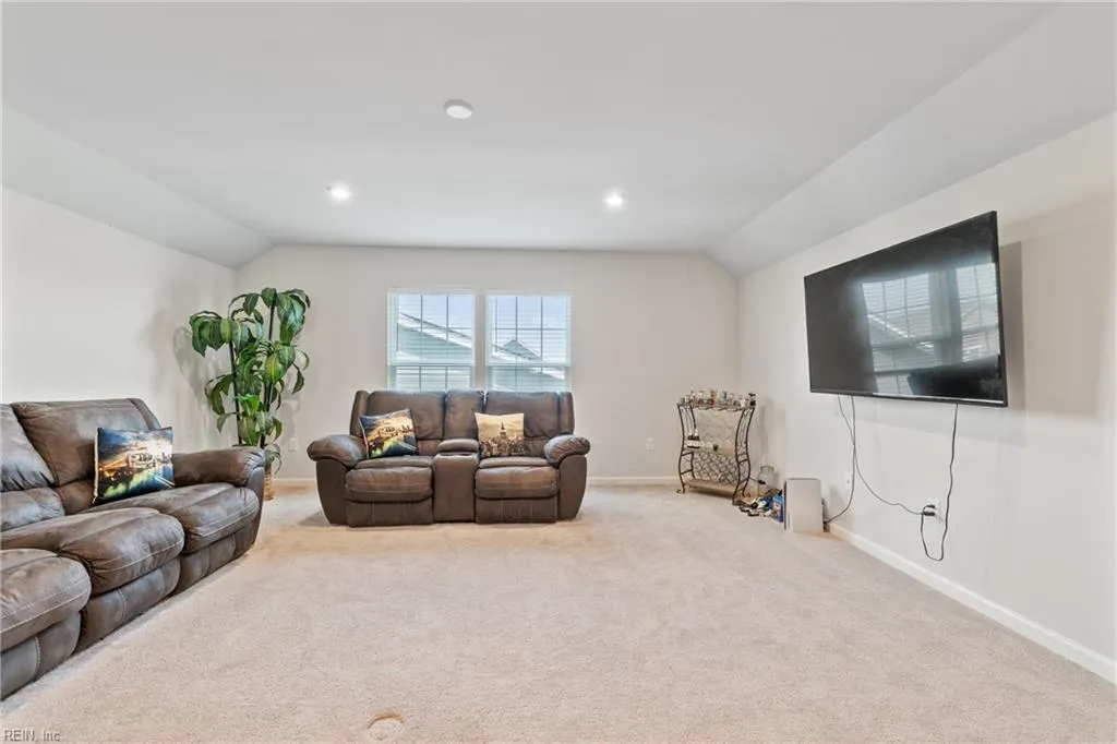 Chesapeake, Virginia 23323, United States, 5 Bedrooms Bedrooms, ,4 BathroomsBathrooms,Residential,Pending,36731