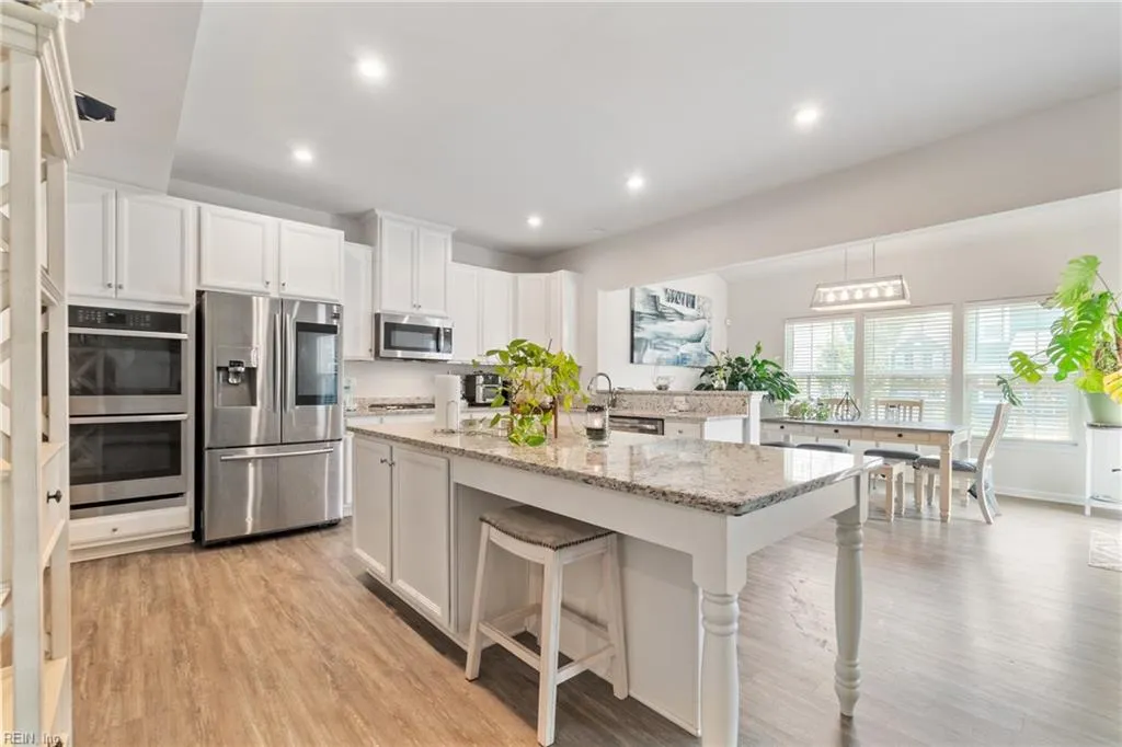 Chesapeake, Virginia 23323, United States, 5 Bedrooms Bedrooms, ,4 BathroomsBathrooms,Residential,Pending,36731