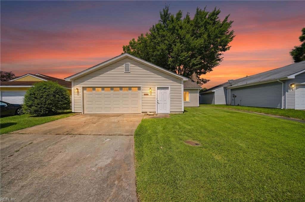 Photo of 3520 Daisy Cres Crescent, Virginia Beach, VA 23453 (MLS # 10648021)