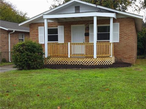 Photo of 1030 Hampton Avenue, Newport News, VA 23607 (MLS # 10607975)